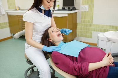 Разрушаются зубы во время беременности