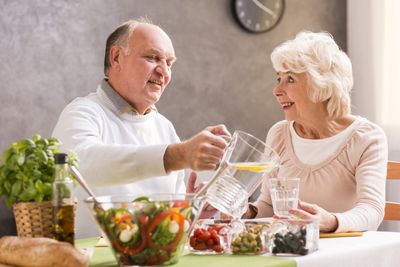 Рекомендации по сбалансированному питанию для пожилых людей в реабилитационном центре