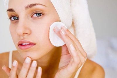 Подготовка кожи к макияжу: пилинг лица, увлажнение кожи и массаж, уход за кожей вокруг глаз
